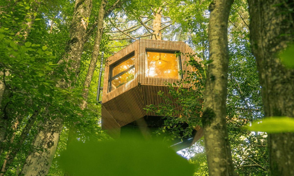 La Cote-Saint-Andre House | Welcome to Domaine des étoiles Unusual accommodations