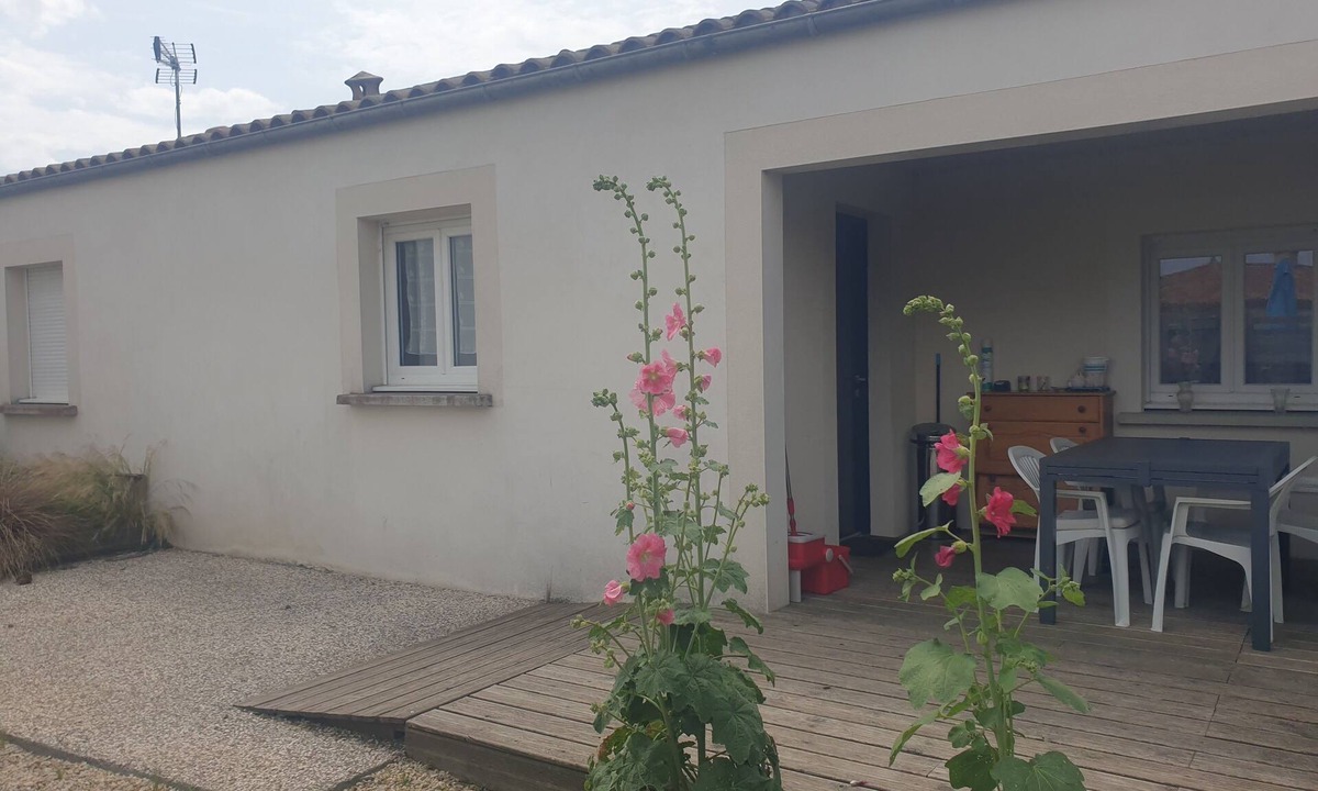 Jard-sur-Mer House | Wheelchair-accessible house, 15min walk to beaches and 2min to town center.