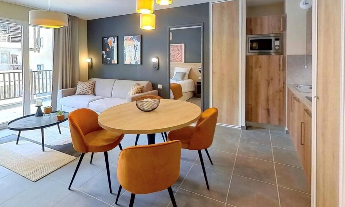 Saint-Etienne-de-Tinee Apartment | Wifi, 350m from resort center, swimming pool, sauna, hammam, tv, ski locker, 37m², Auron