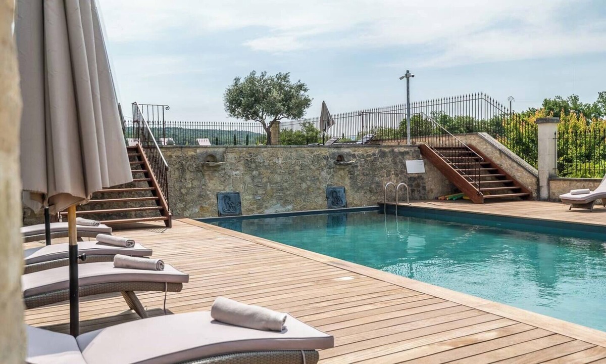 Mazan House | Wine estate with sunset courtyard near Bédoin