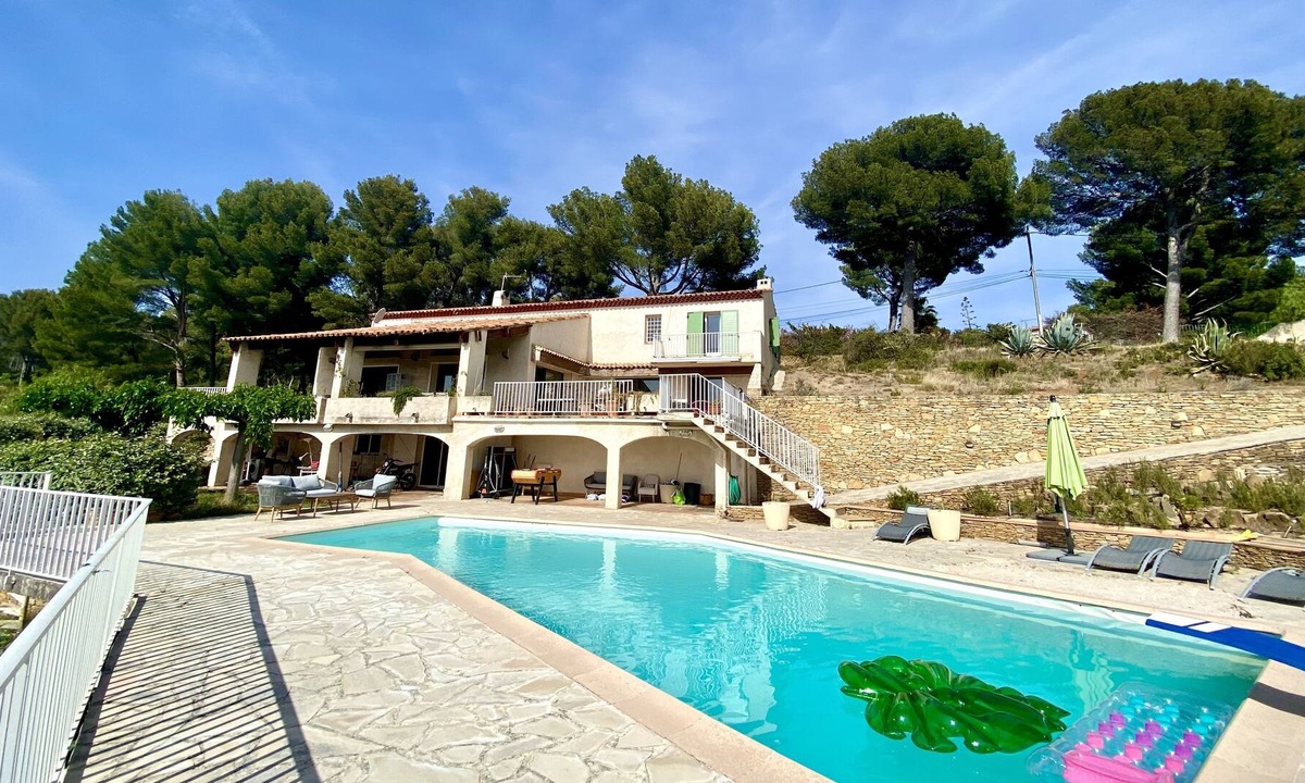Le Liouquet Villa | With Christophe and Fiona