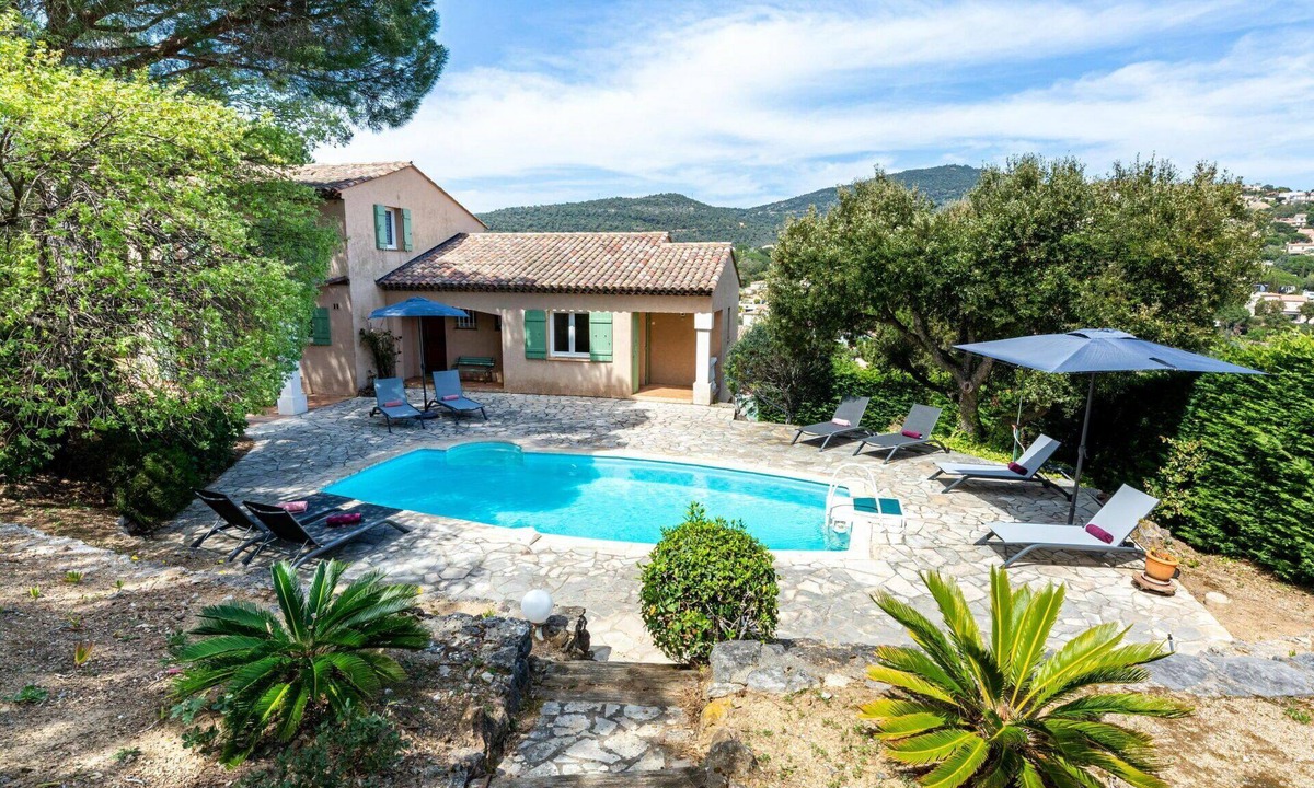 Plage de la Garonnette House | Wonderful private villa with A/C, WIFI, private pool, TV, terrace, pets allowed and panoramic view