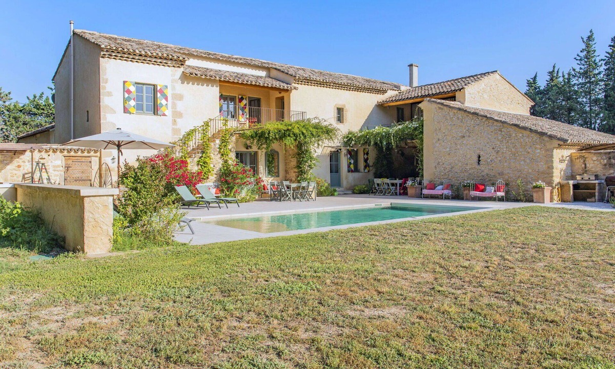 Cavaillon Villa | Wonderful private villa for 13 people with WIFI, A/C, private pool, TV and terrace