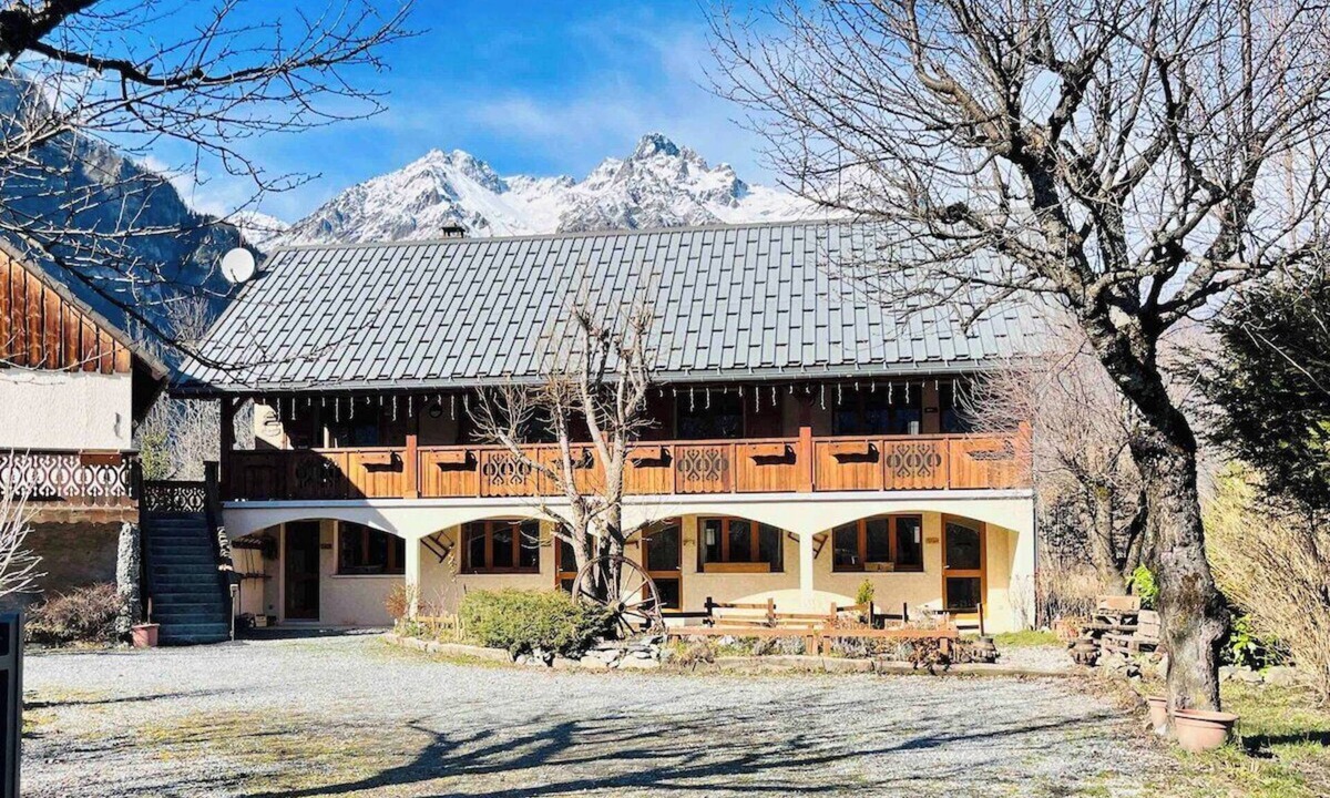 Le Bourg-d'Oisans House | WONDERFUL SPACIOUS CHALET IN BOURG D’OISANS - SLEEPS 10(*supplement available up to 16)