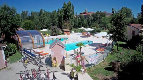 Montlaur Ski Chalet | ZEcamping 3 étoiles Aveyron - Espace aquatique calme et nature