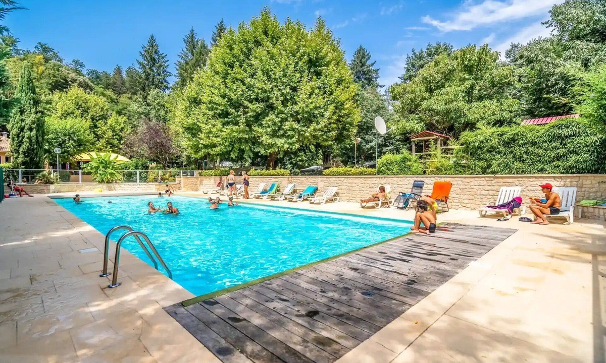 Saint-Jean-du-Gard Ski Chalet | ZEcamping 3 étoiles piscine dog friendly locatif BBQ 30m2 5 pers