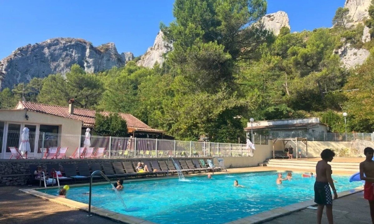 Orgon House | ZEcamping 4 étoiles piscine animaux acceptés mobil-home clim 28m2 6 pers