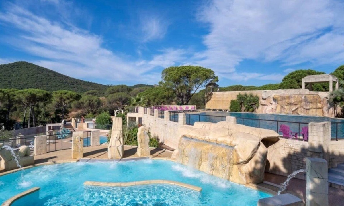 Le Muy House | ZEcamping 5 étoiles familial espace aquatique mobil-home TV LV clim 46m2