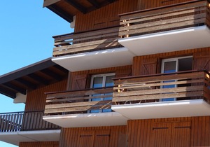2 adjoining studios at the foot of the track for 4 to 8 people