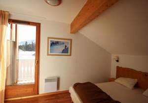 Chalet, 300m from shops, swimming pool, sauna, terrace, parking, tv, ski locker, 42m², Superdévoluy