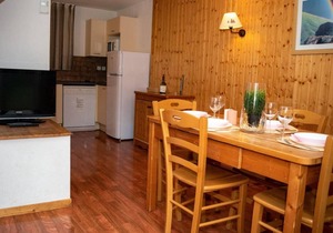 Chalet, 300m from shops, swimming pool, sauna, terrace, parking, tv, ski locker, 42m², Superdévoluy
