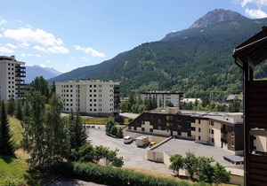CHANTEMERLE: 2-level, 4 BR/2BA, equipped, wifi, 7 min to ski lifts