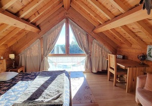Charming South-Facing Chalet for 6 with Terrace, TV, and Pet-Friendly in Saint-Michel-de-Chaillol