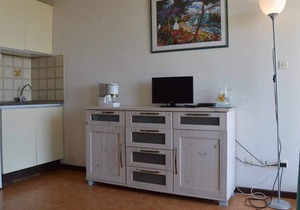 Family apt with pool, parking 700m from beach