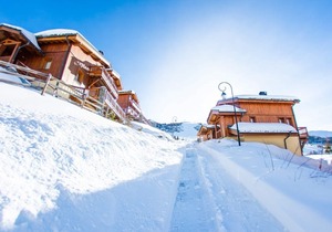 Luxury chalets (12p) 5 bed- and 3 bathrooms. Center of Saint François Longchamp with ski-in & out. in Saint-François-Longchamp