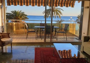nice view Facing the sea . free parking