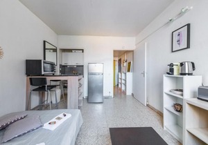 Quiet and luminous studio near Marseilles Old Port Welkeys