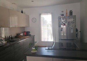 Quiet south-facing villa with pool, close to the sea