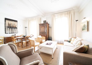 Rossini 1 - a spacious one bedroom apartment in central Nice