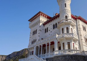 T3 apartment in castle with pool and WIFI, pets allowed, 6 people