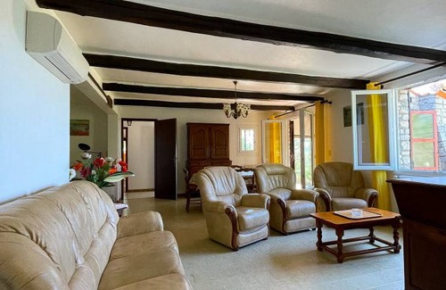 Peymeinade House | 100 m² Farmhouse ∙ 3 bedrooms ∙ 6 guests