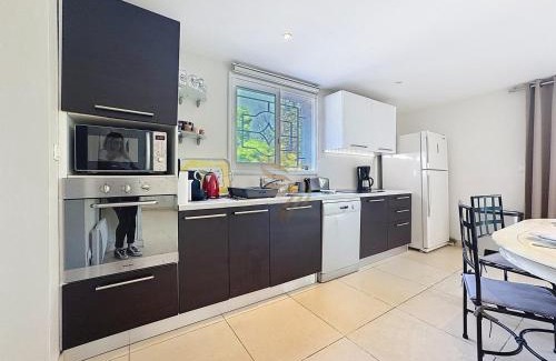 Saint-Aygulf Apartment | 2-bedroom apartment – sleeps 4 – Sea view