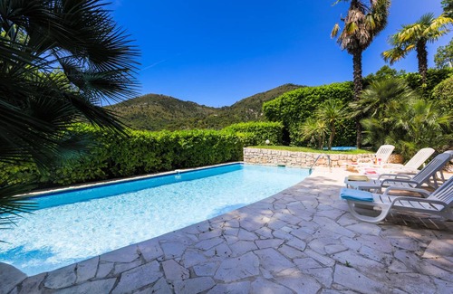 Tourrette-Levens Villa | 230 m² Villa ∙ 4 bedrooms ∙ 8 guests