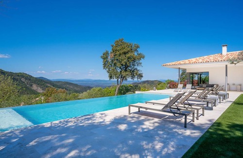La Garde-Freinet Villa | 250 m² Villa ∙ 5 bedrooms ∙ 10 guests