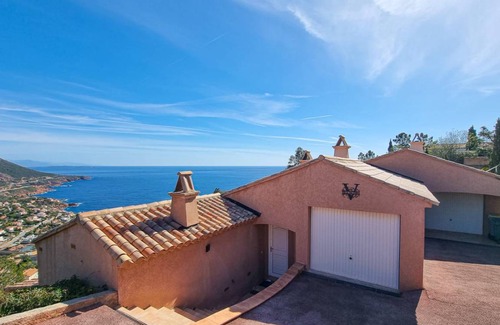 Antheor Villa | 290 m² Villa ∙ 7 bedrooms ∙ 14 guests
