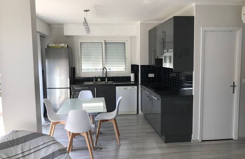 Juan-les-Pins Apartment | Air-conditioned apartment with terrace, beach at 50m, 1 bedroom, 5/7 people