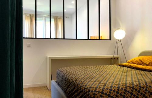 Liberation Apartment | Calm & Sunny 1 BD City Center Close SEA & TRAM - Outside & AC