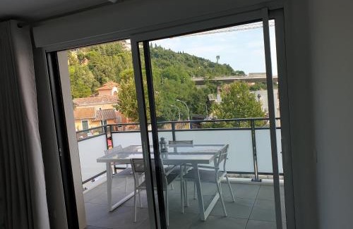 Saint-Isidore Apartment | COTE VILLAGE