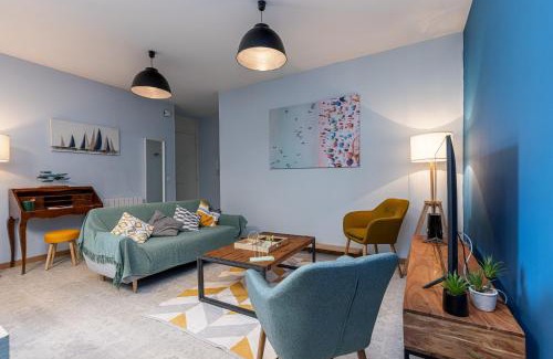 Liberation Apartment | Large 3 Bdr City Center