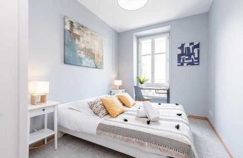 Liberation Apartment | Large 3 Bdr City Center