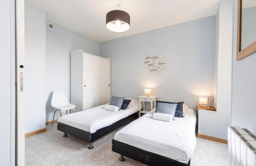 Liberation Apartment | Large 3 Bdr City Center