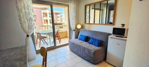 Frejus Plage Apartment | Love nest with balcony close to the sea