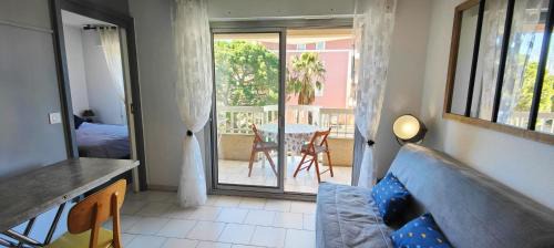Frejus Plage Apartment | Love nest with balcony close to the sea