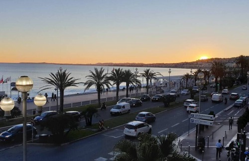 Carre d'Or Apartment | nice view Facing the sea . free parking