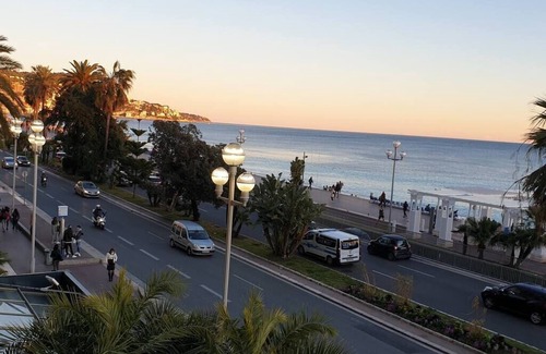 Carre d'Or Apartment | nice view Facing the sea . free parking