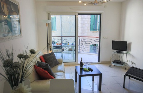 Jean-Medecin Apartment | PALAIS LIBERTE II AP2040 by RIVIERA HOLIDAY HOMES