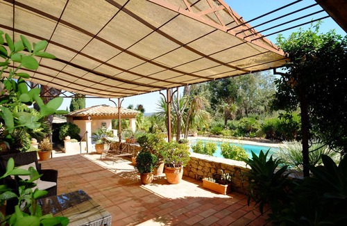 Grimaud Villa | Provencal country house in a secure estate.
