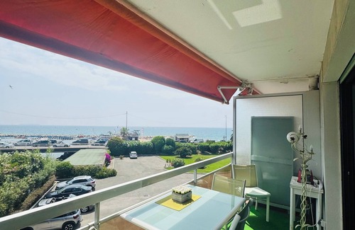 Mandelieu-la-Napoule Beach Apartment | Réf. 14473/Holiday rental Mandelieu - Studio with sea view & sleeps 4