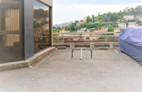 Nice City Centre Apartment | Studio Terrasse au calme Nice, avec Piscine !