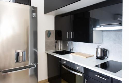 Nice City Centre Apartment | Studio Terrasse au calme Nice, avec Piscine !