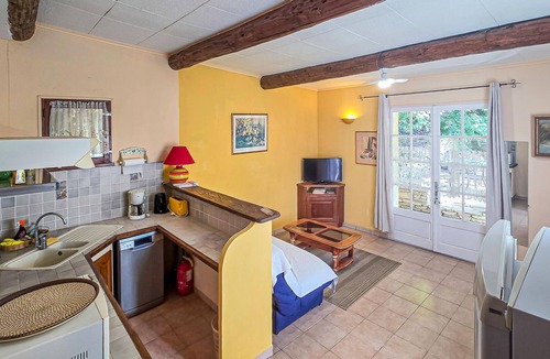Crillon-le-Brave House | 1 bedroom amazing home in Crillon le Brave