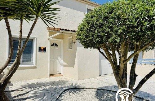 Trebes House | 10 minutes from the medieval city of CARCASSONNE: pool, hot tub, HVAC, Wi-Fi—"LE PARADIS"