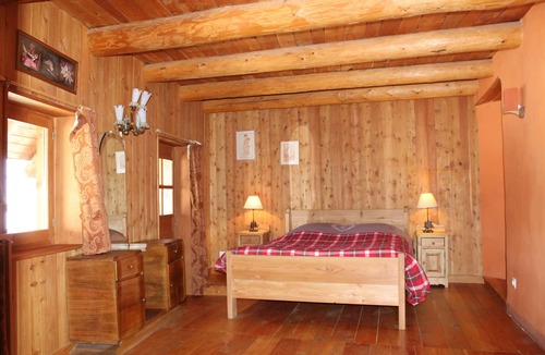 Cervieres Ski Chalet | 10-room chalet, Jacuzzi, sauna, Hammam. Ideal location for mountain activities.