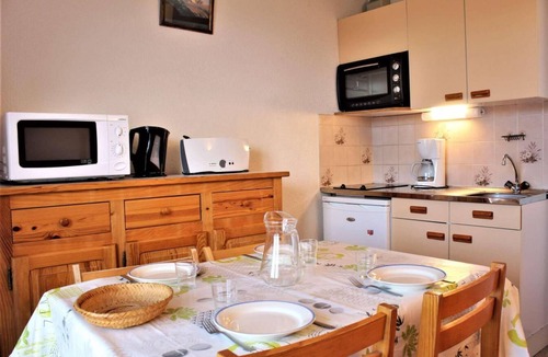 Risoul Apartment | 100m from resort center, 6th floor, balcony, television, ski locker, 18m², Risoul