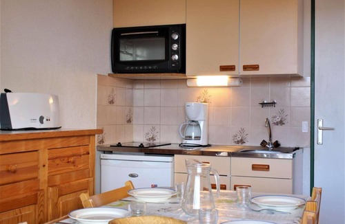 Risoul Apartment | 100m from resort center, 6th floor, balcony, television, ski locker, 18m², Risoul