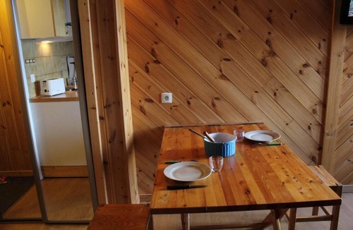 Risoul Apartment | 100m from resort center, 1st floor, view valley, balcony, tv, ski locker, 15m², Risoul